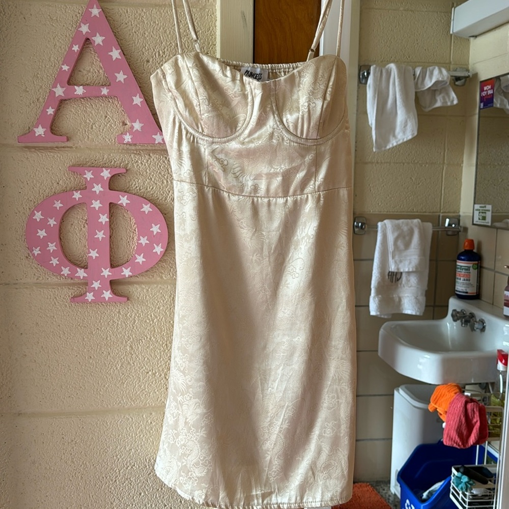 Princess Polly gold patterned dress. Perfect for date functions!!